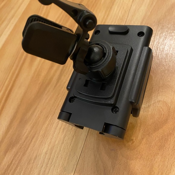 Macally Car Vent Car Mount. - Picture 2 of 3